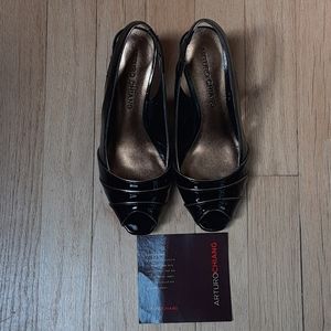 Arturo Chiang Black Patent open-toed shoes